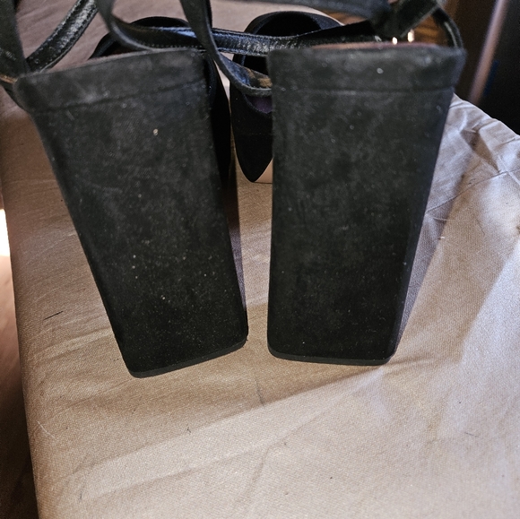 ASOS DESIGN Peaked platform high heeled shoes in black - Picture 4 of 8